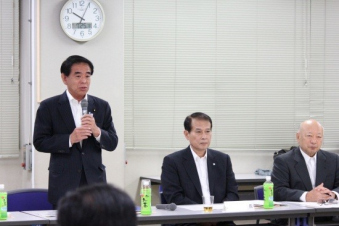 教育再生実行会議が大学入試センターを視察02